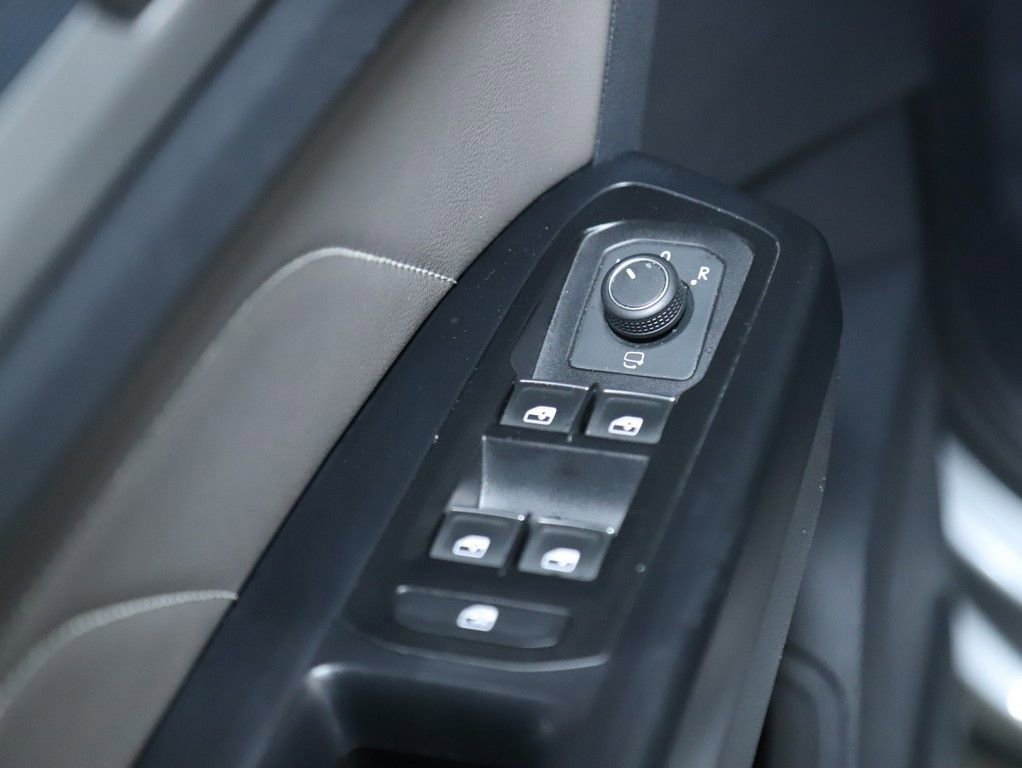 Used 2021 Volkswagen Atlas SEL Premium image 21