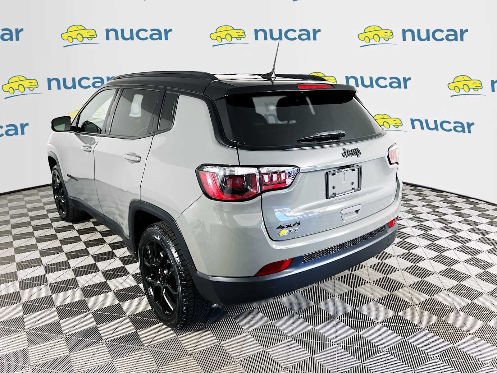 Used 2023 Jeep Compass Latitude AWD/4WD image 5