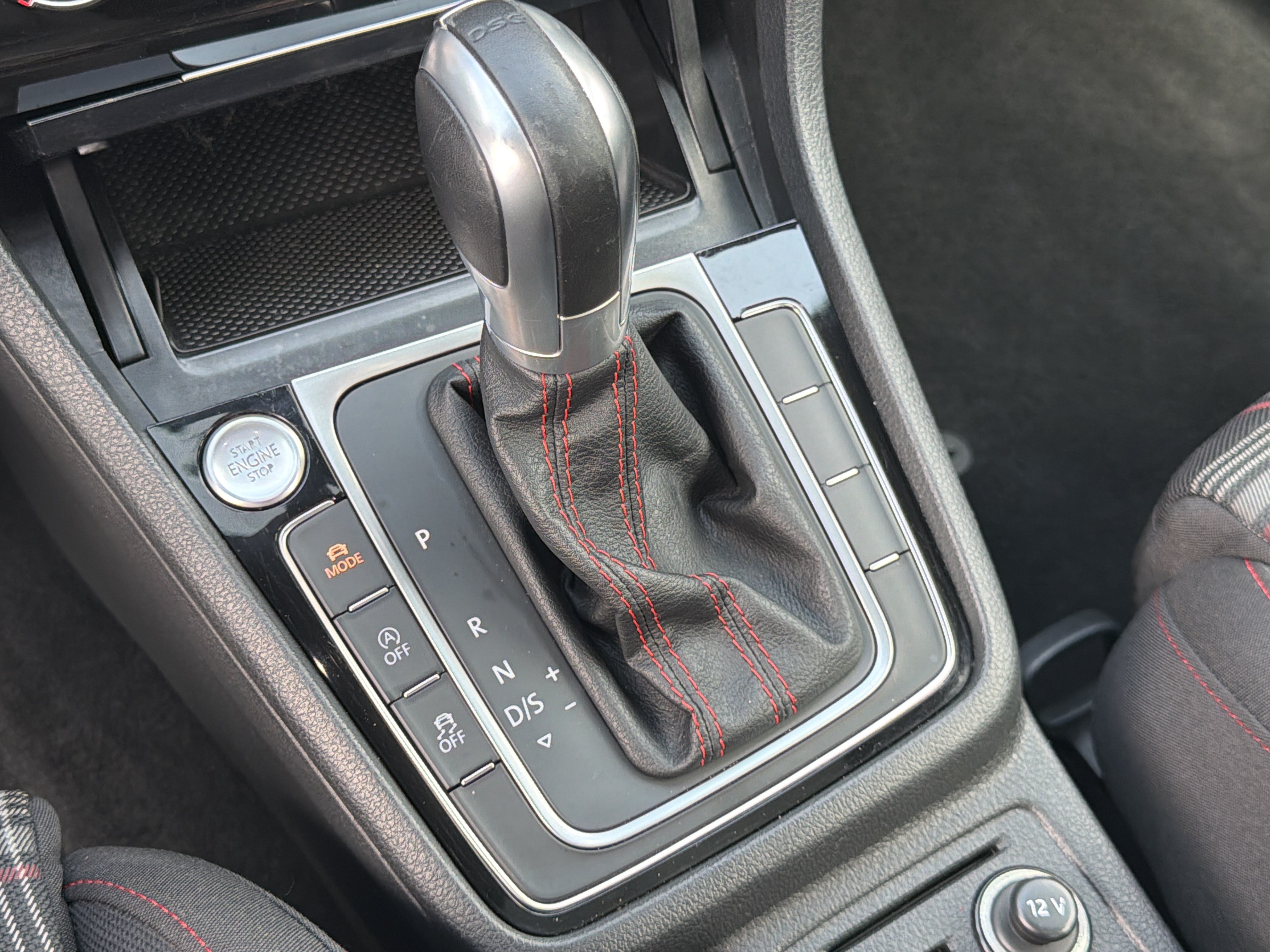 Used 2018 Volkswagen GTI SE FWD image 36