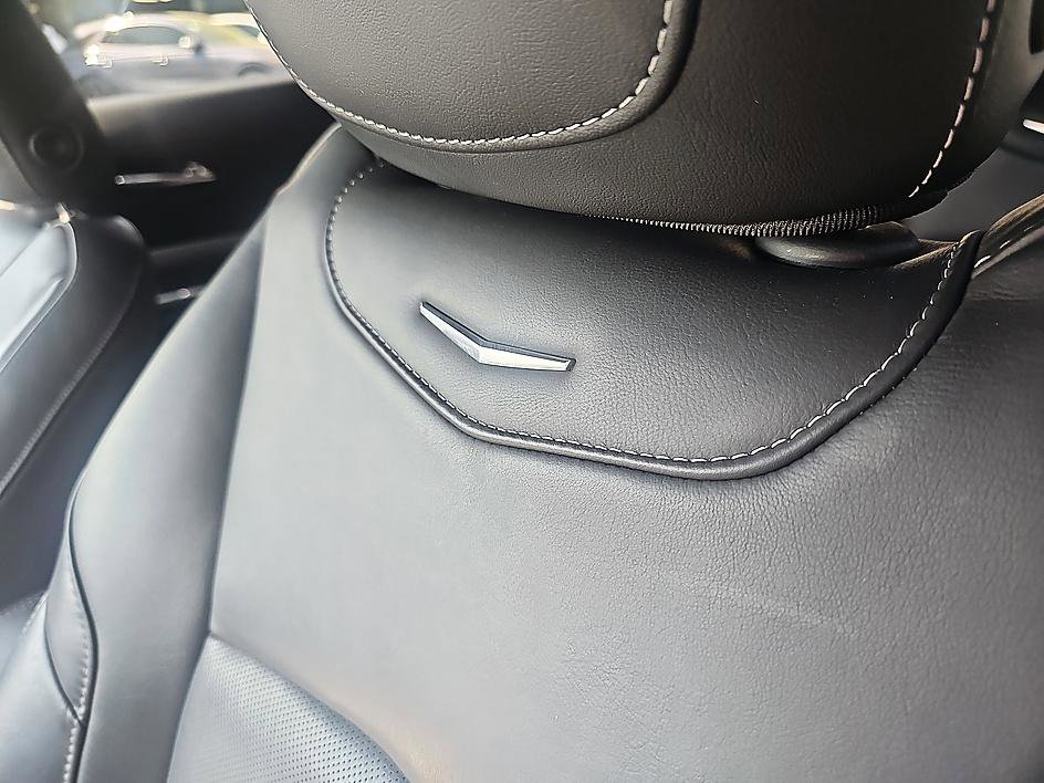 Used 2020 Cadillac XT4 Premium Luxury w/ Enhanced Visibility Package image 18