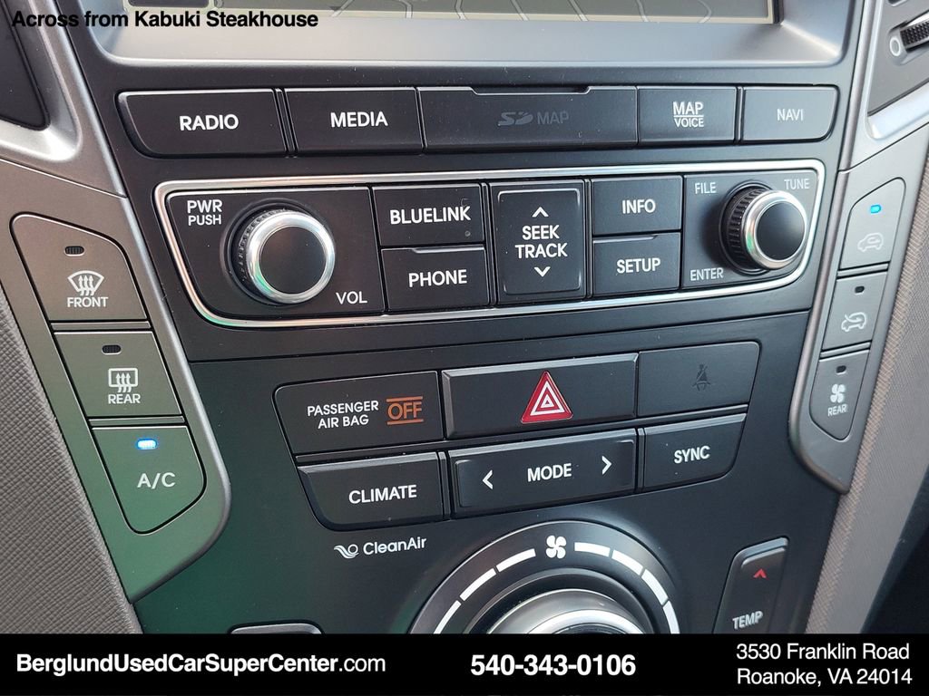 Used 2018 Hyundai Santa Fe SE FWD image 31