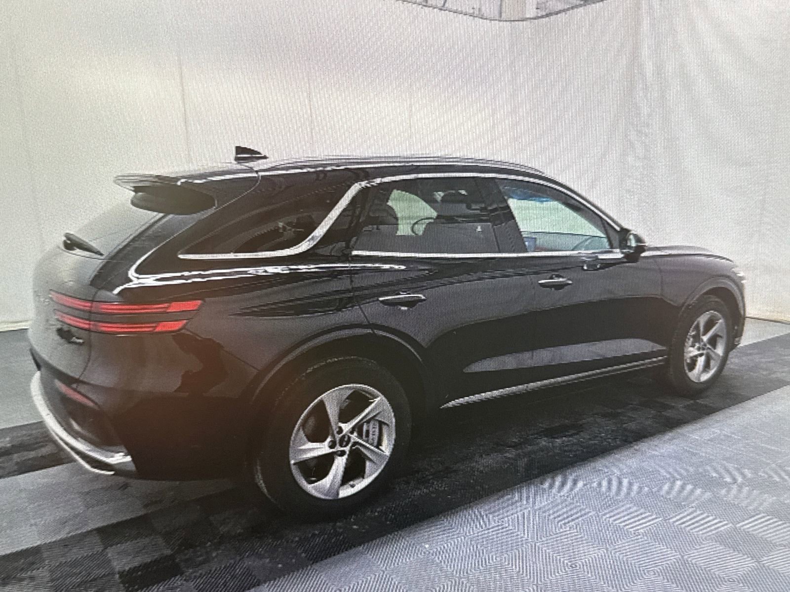 Used 2026 Genesis GV70 2.5T Select image 2