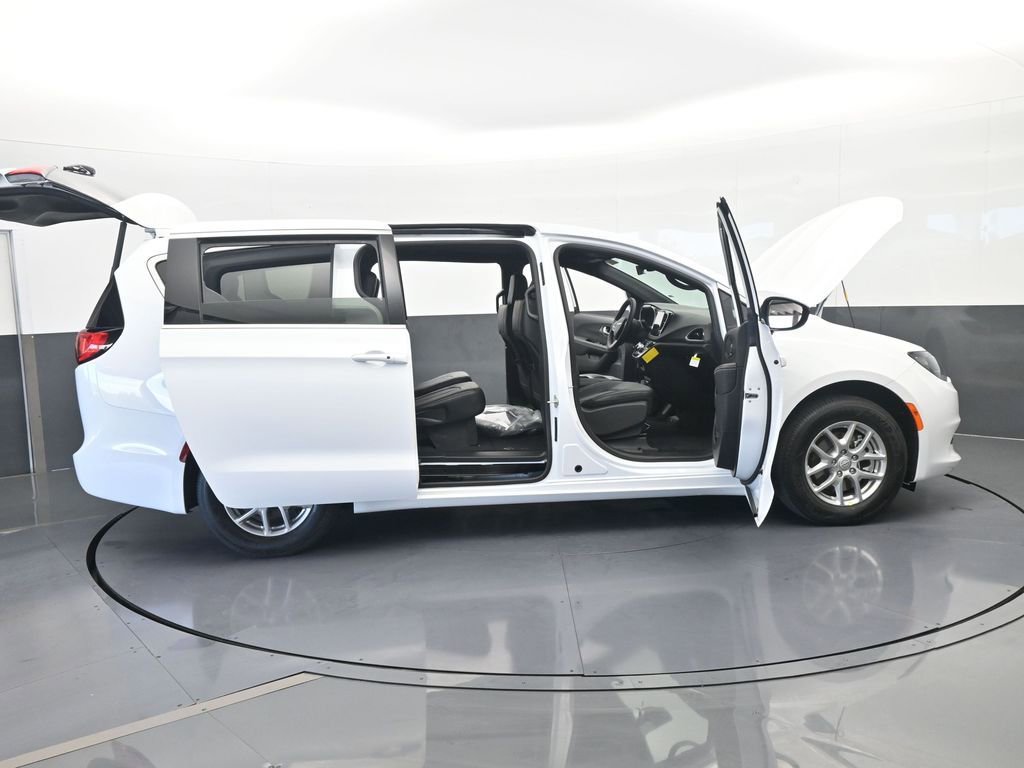 New 2026 Chrysler Voyager LX image 68