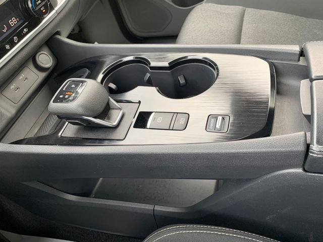 Used 2025 Nissan Rogue SV image 16