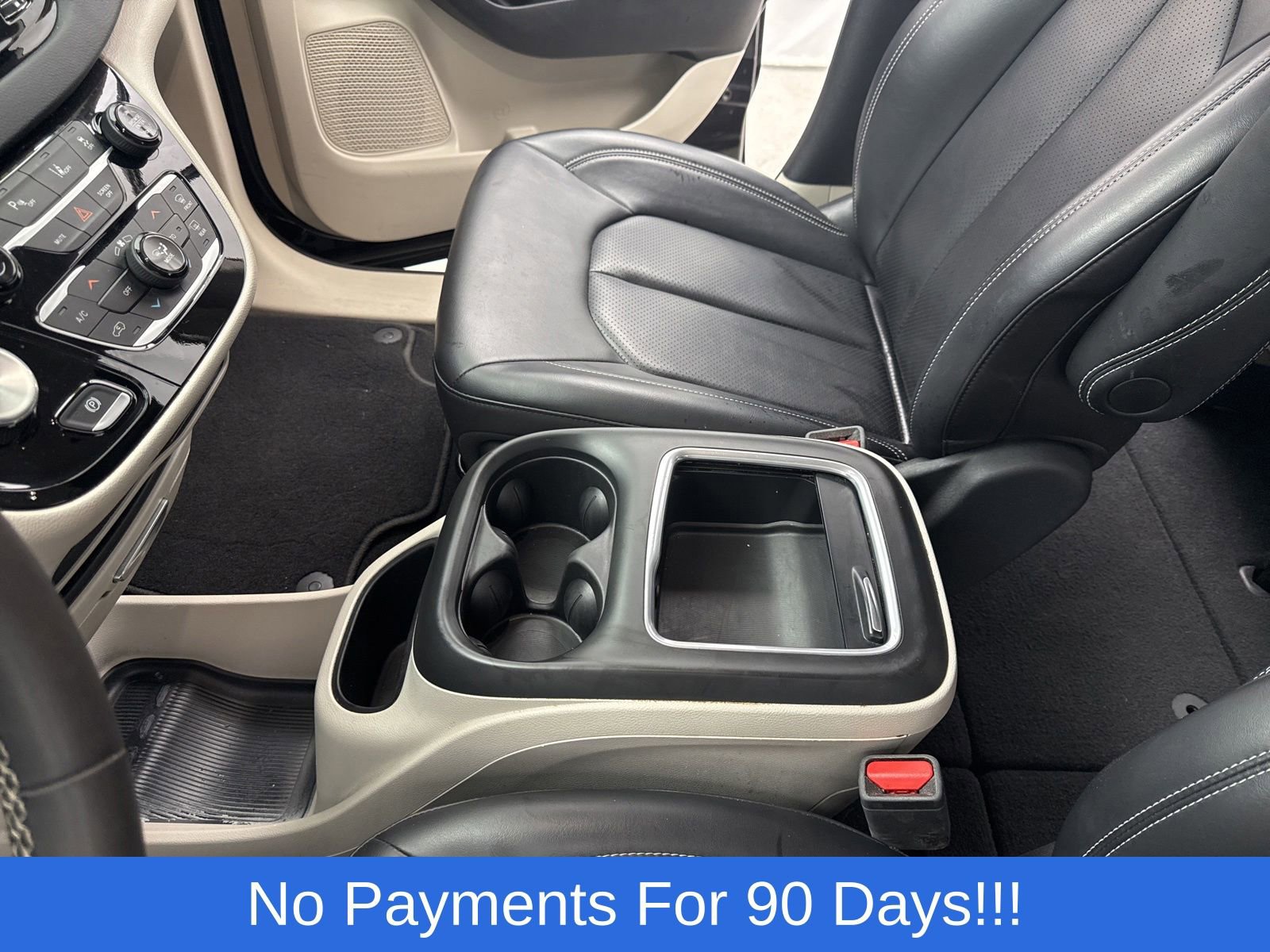 Used 2023 Chrysler Pacifica Touring-L FWD image 21