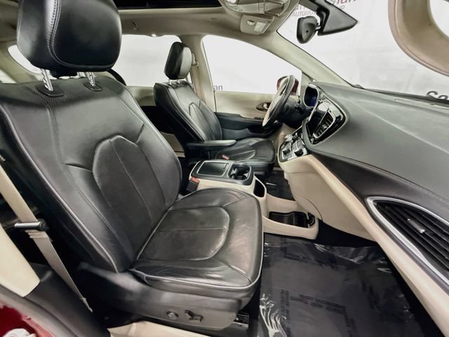 Used 2017 Chrysler Pacifica Limited FWD image 29