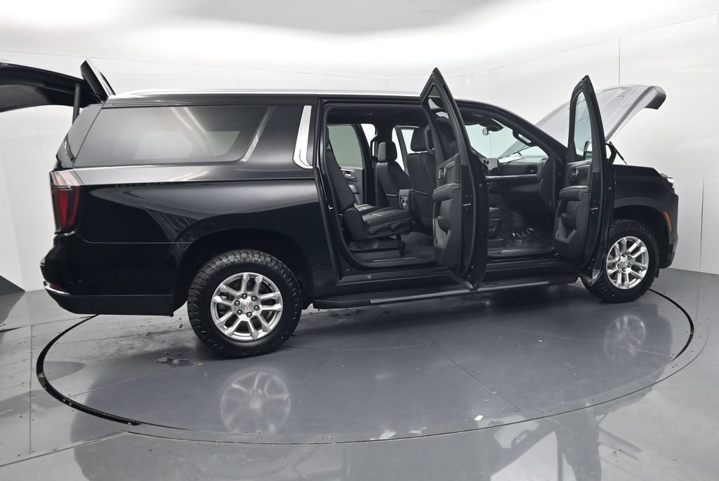 Used 2025 Chevrolet Suburban LT AWD/4WD image 60