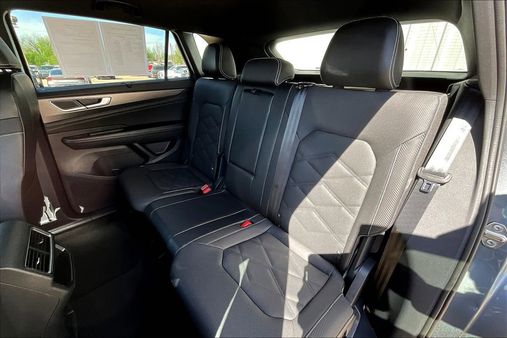 Used 2024 Volkswagen Atlas Cross Sport SE image 34