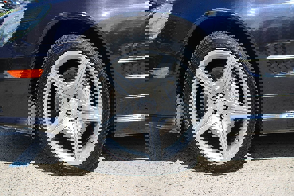 Used 2011 Mercedes-Benz SL 550 image 11