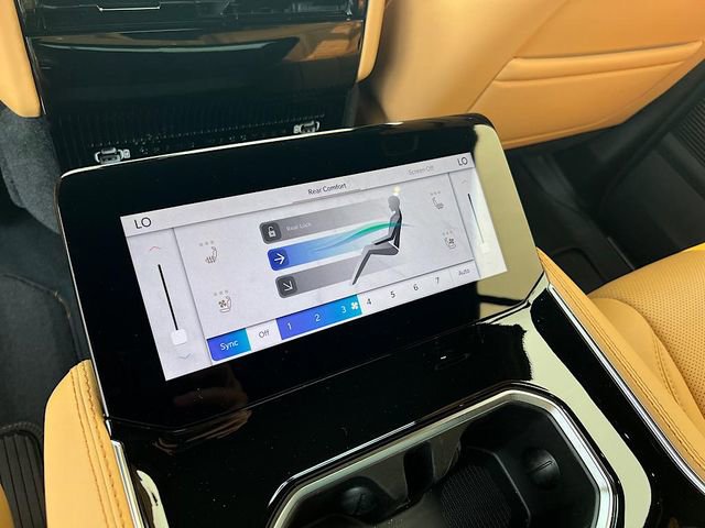 New 2023 Jeep Grand Wagoneer Series III image 16