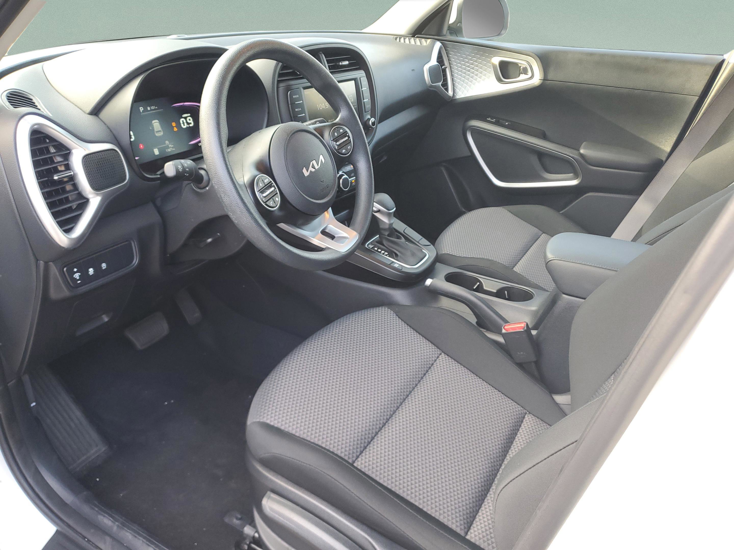 Certified 2025 Kia Soul LX w/ LX Technology Package FWD image 14