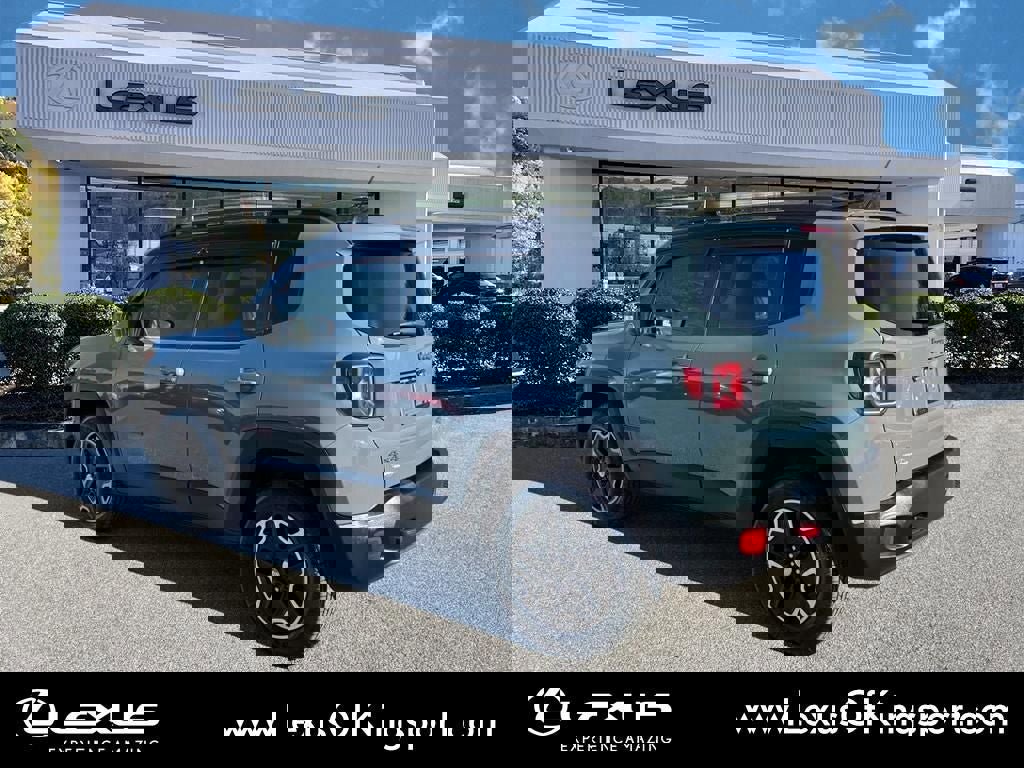 Used 2016 Jeep Renegade Trailhawk image 3