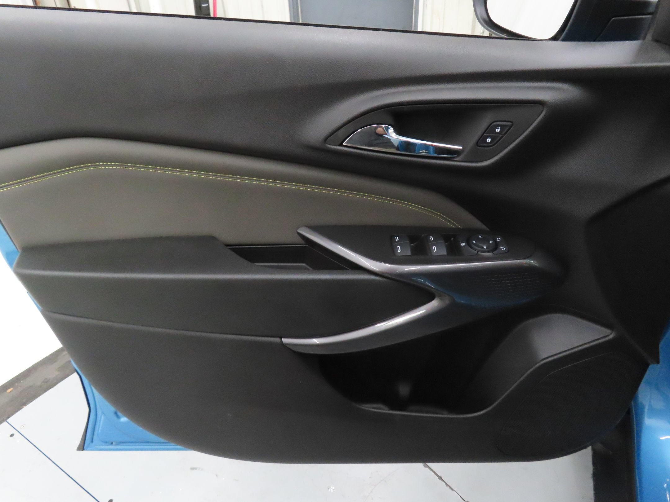 Used 2025 Chevrolet Trax ACTIV w/ Sunroof Package FWD image 10