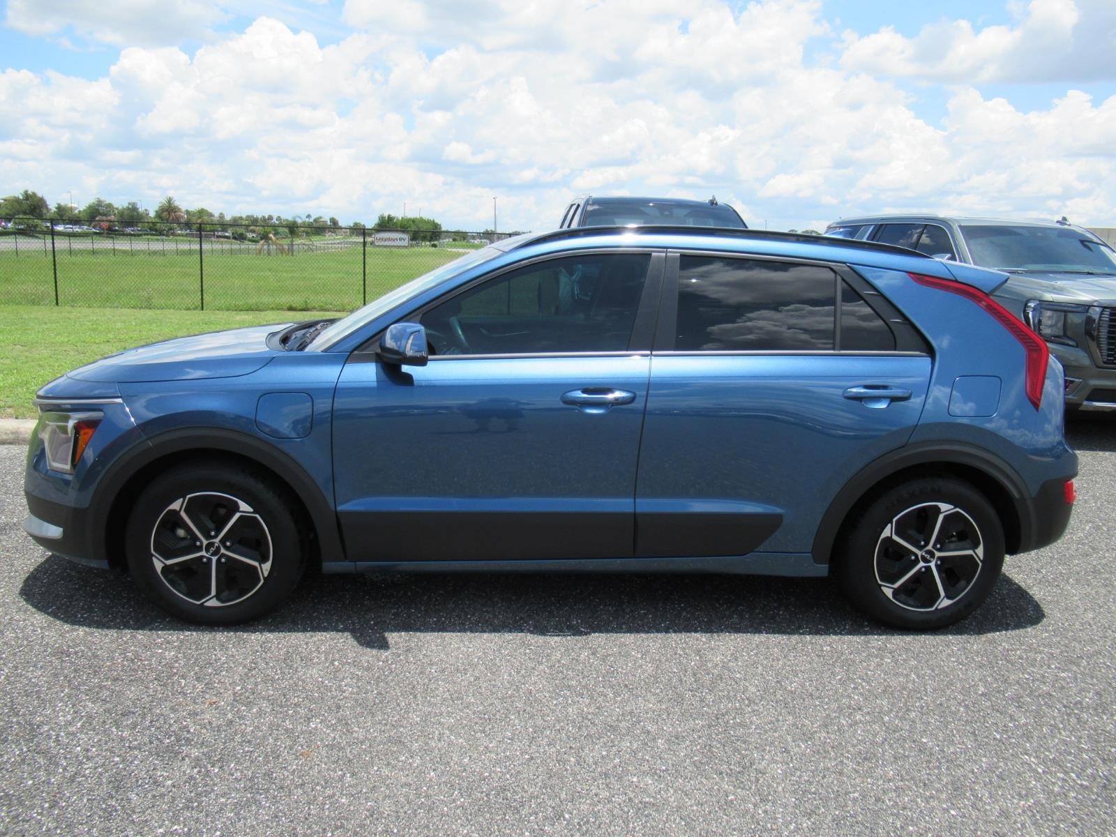 Used 2023 Kia Niro EX FWD image 4