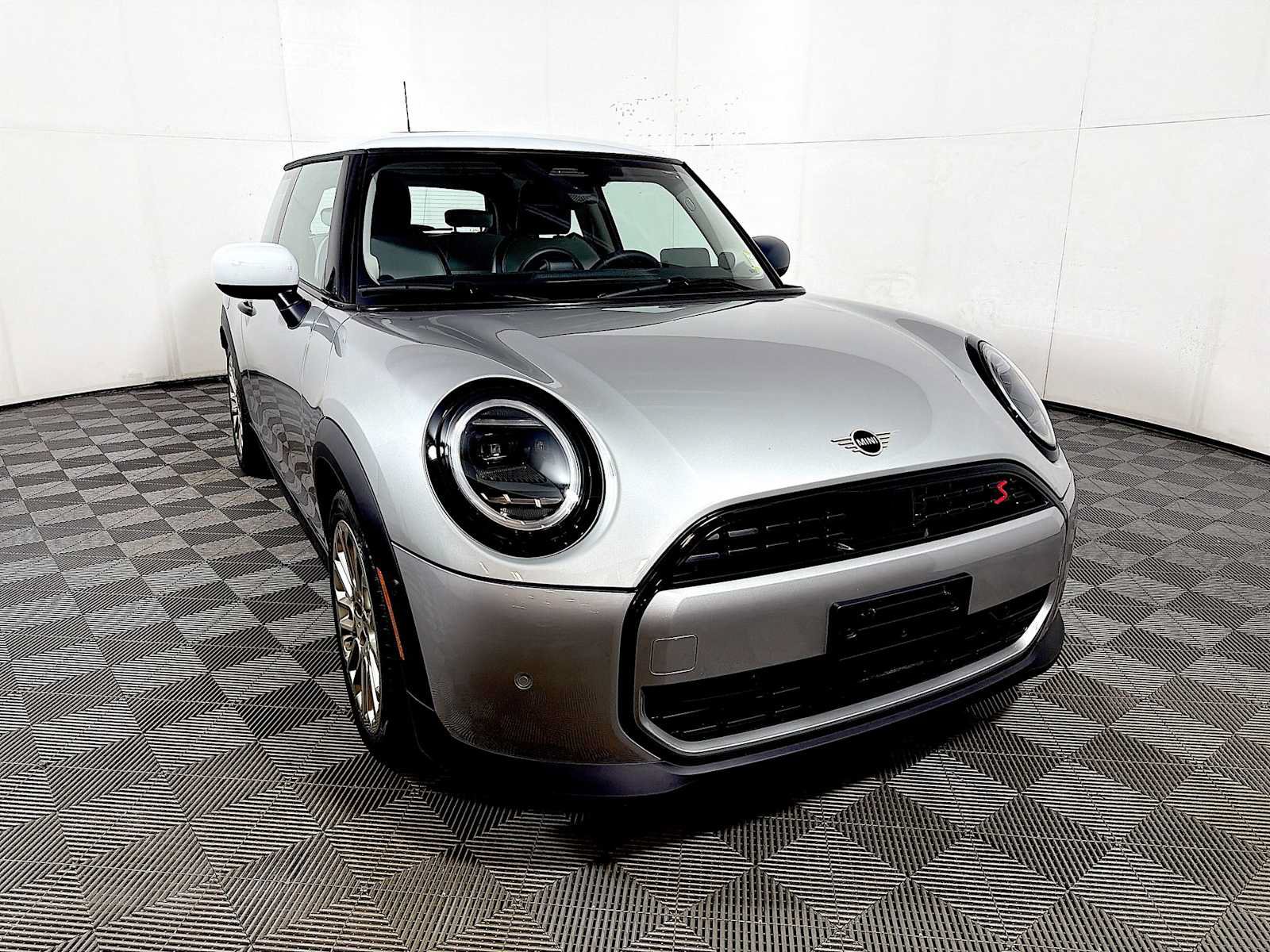 Used 2025 MINI Cooper S FWD image 2
