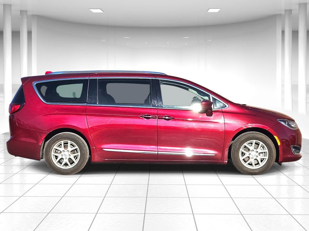 Used 2020 Chrysler Pacifica Touring-L image 2