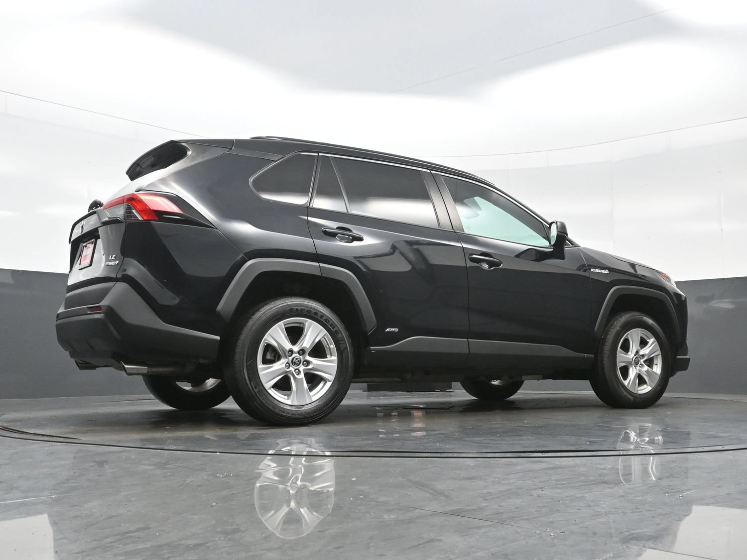 Used 2021 Toyota RAV4 LE AWD/4WD image 30