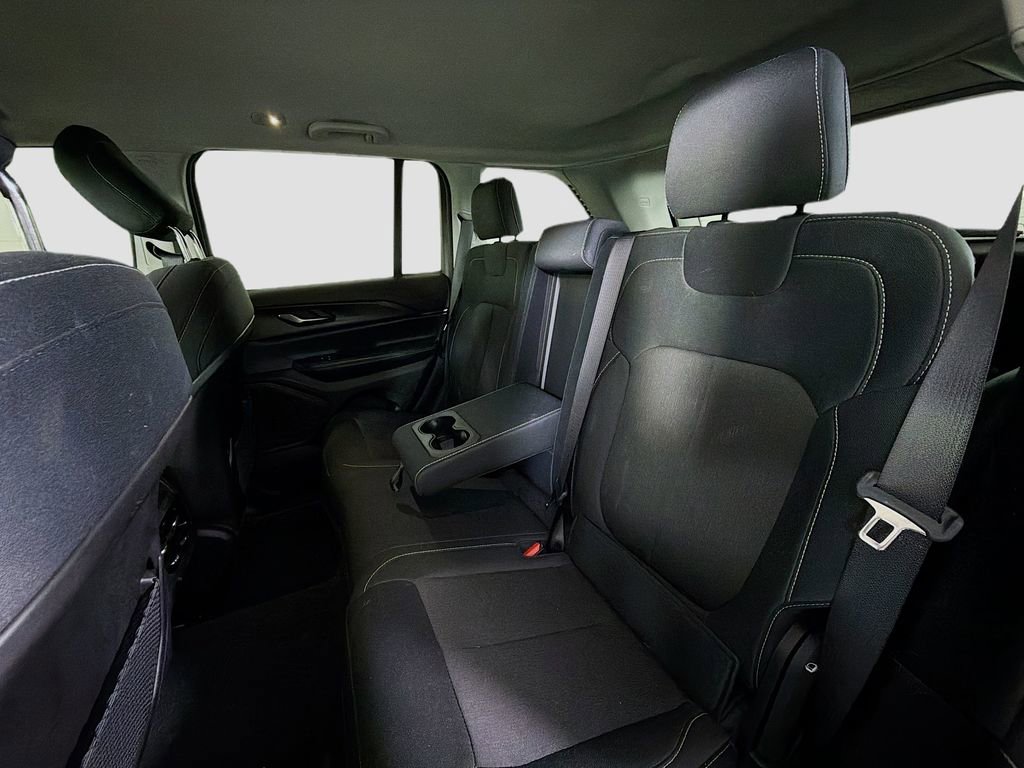 Used 2023 Jeep Grand Cherokee Laredo RWD image 23