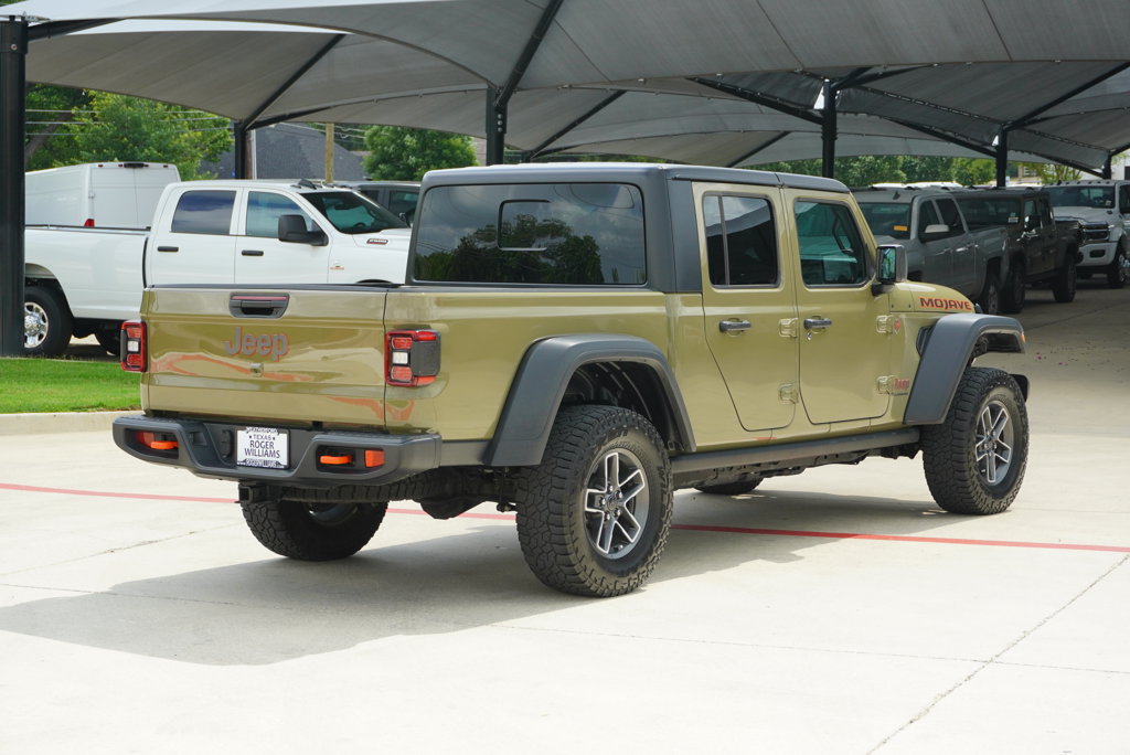 Used 2025 Jeep Gladiator Mojave w/ Convenience Group AWD/4WD image 5