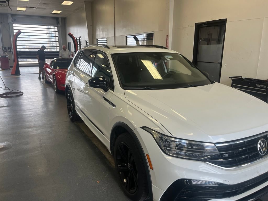 Used 2023 Volkswagen Tiguan SE R-Line AWD/4WD image 8