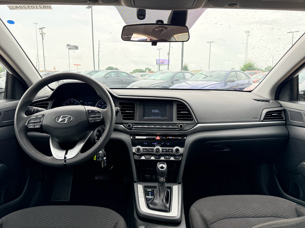 Used 2020 Hyundai Elantra SE w/ Cargo Package (C1) FWD image 9