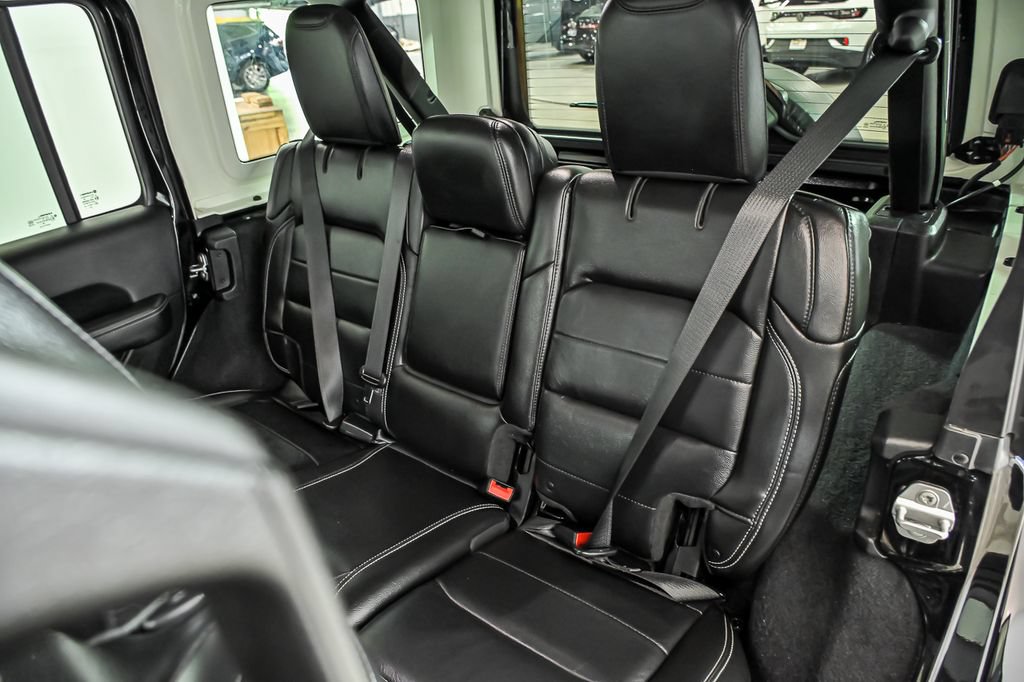 Used 2018 Jeep Wrangler Unlimited Sahara AWD/4WD image 13