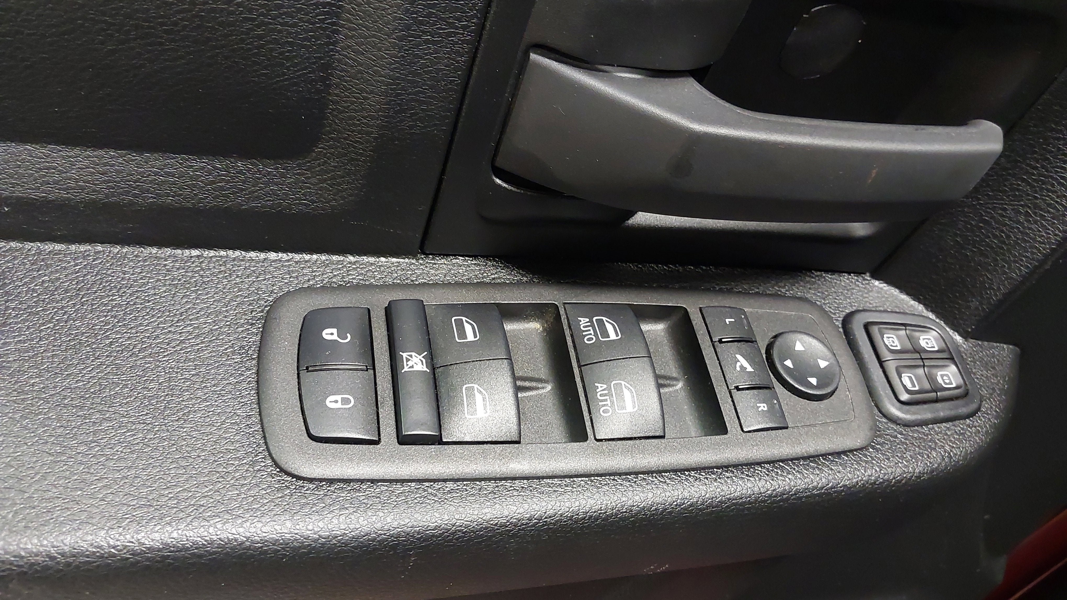Used 2024 RAM 3500 Tradesman w/ Chrome Appearance Group AWD/4WD image 25