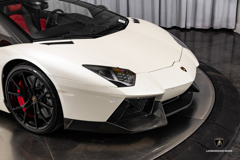 Used 2016 Lamborghini Aventador LP 700-4 image 6
