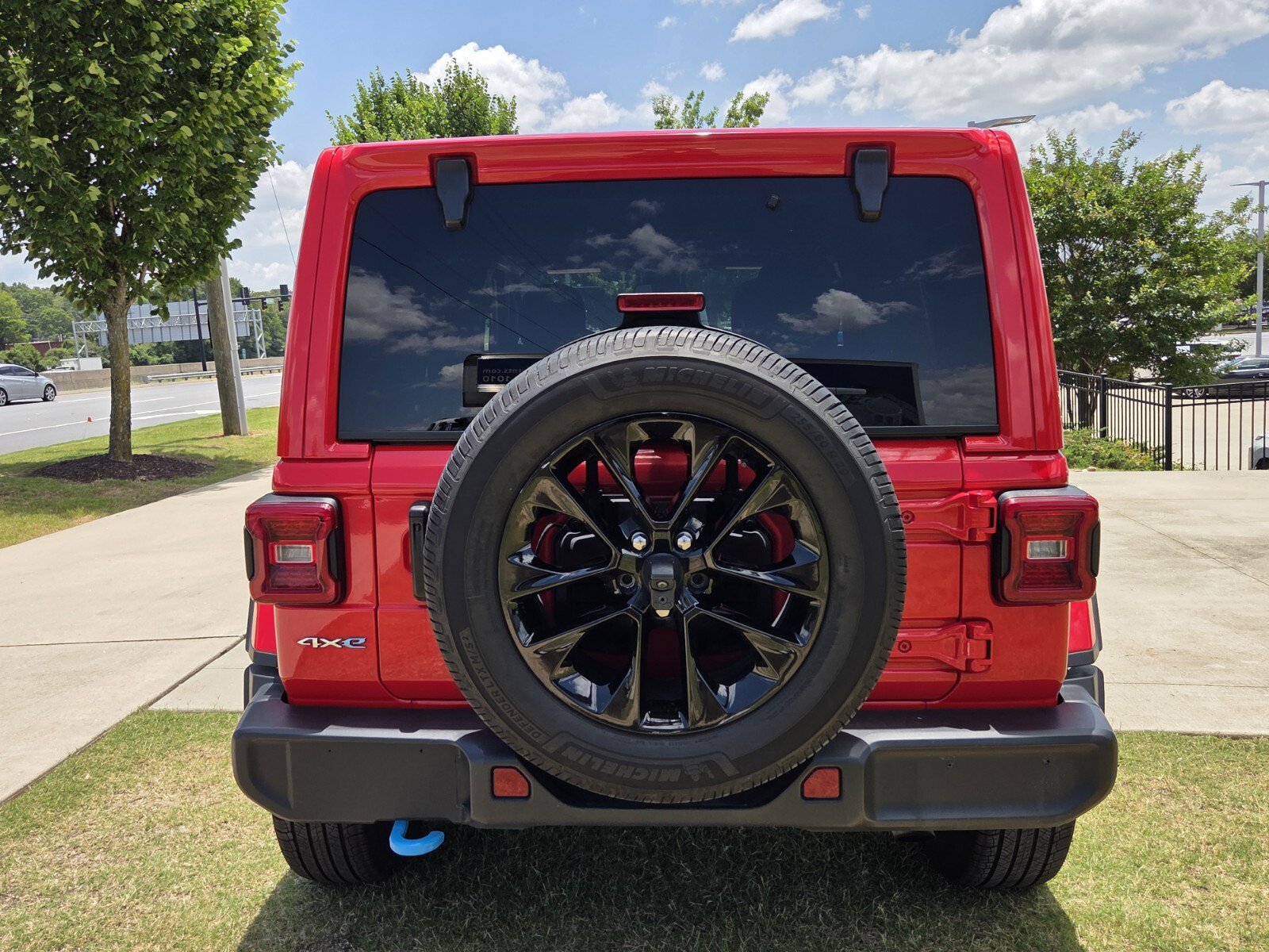 Used 2024 Jeep Wrangler Unlimited Sahara AWD/4WD image 7
