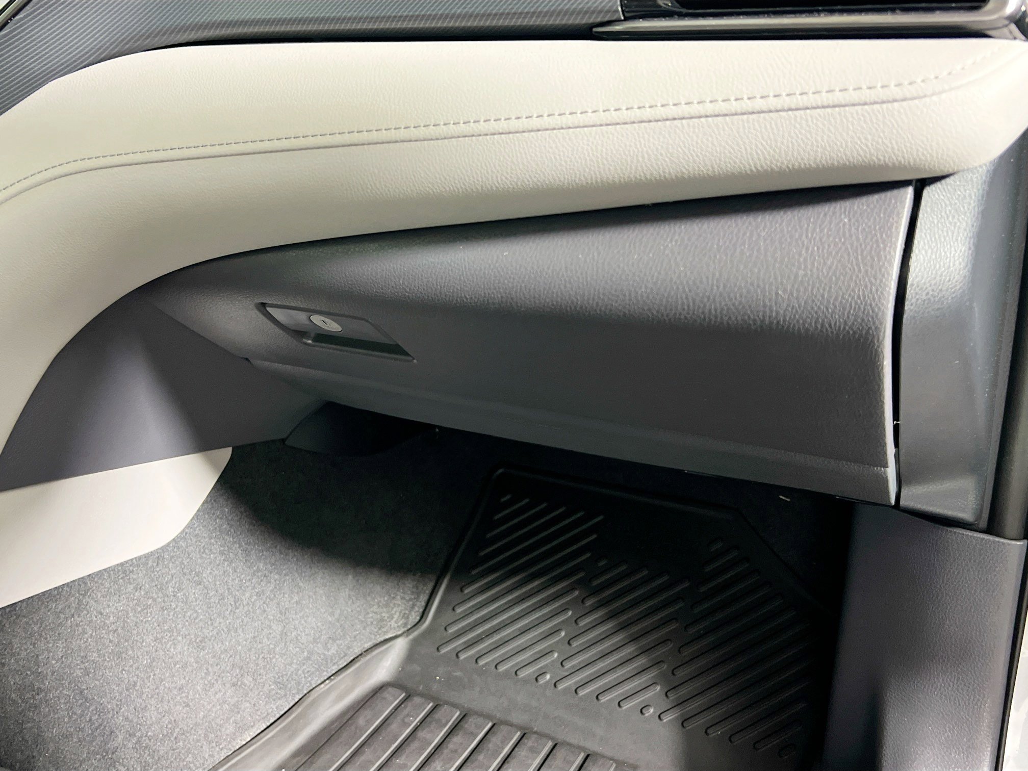 Used 2021 Toyota Camry LE image 34