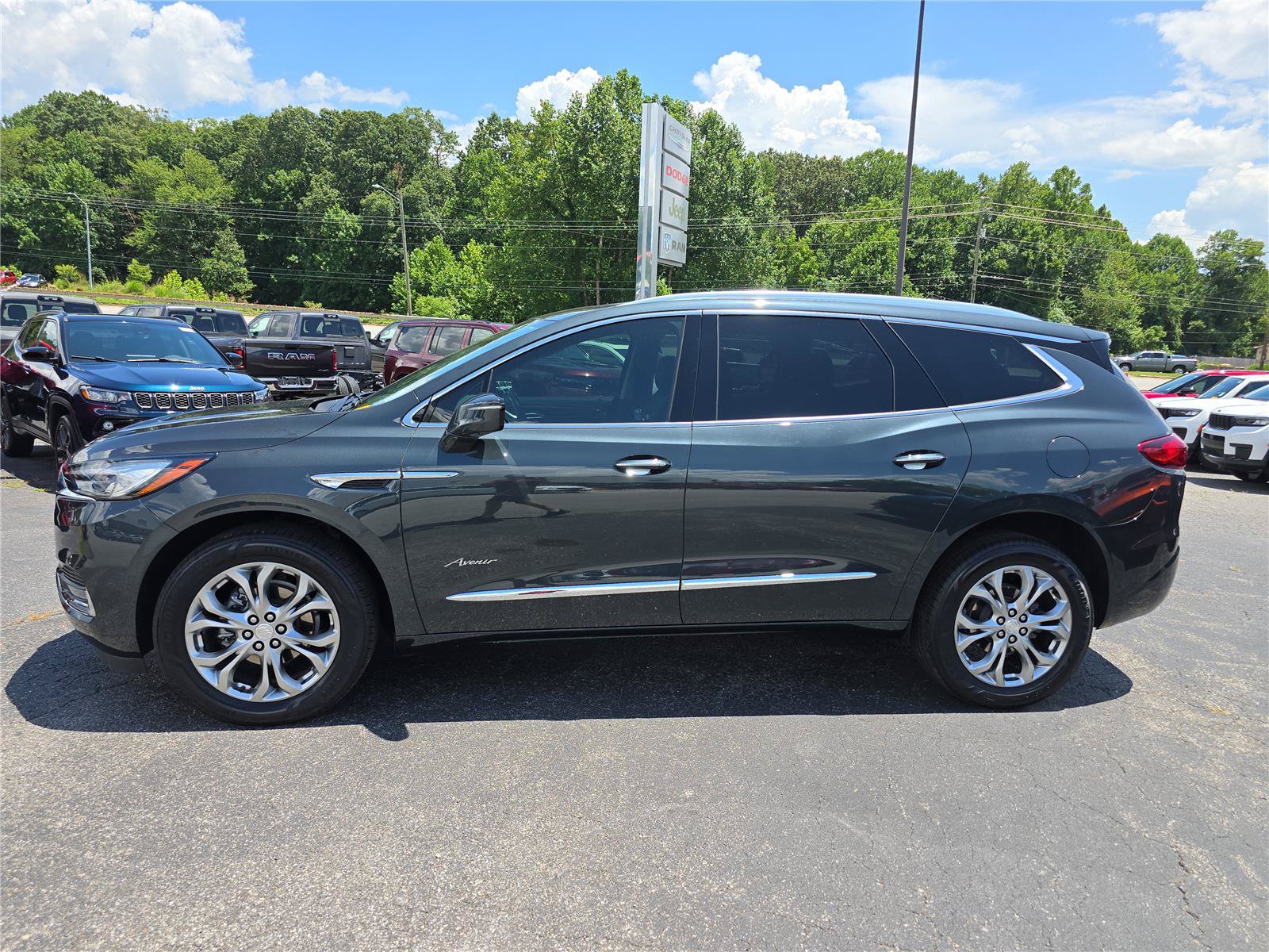 Used 2021 Buick Enclave Avenir w/ Avenir Technology Package FWD image 6