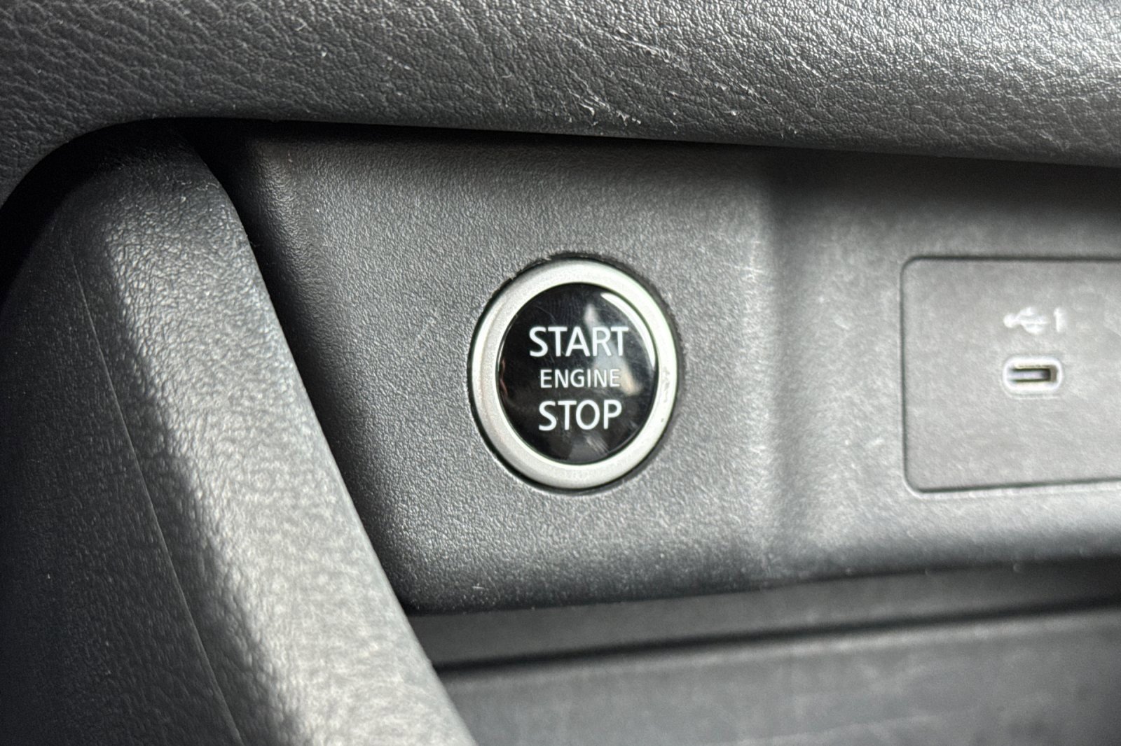 Certified 2023 Nissan Rogue SV image 25