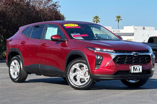 Used 2024 Chevrolet Trax LS w/ LS Convenience Package image 2