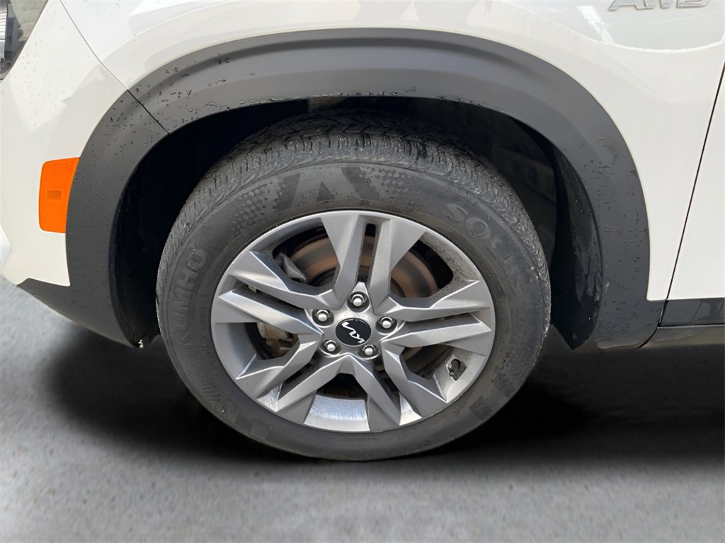 Used 2023 Kia Seltos LX image 9