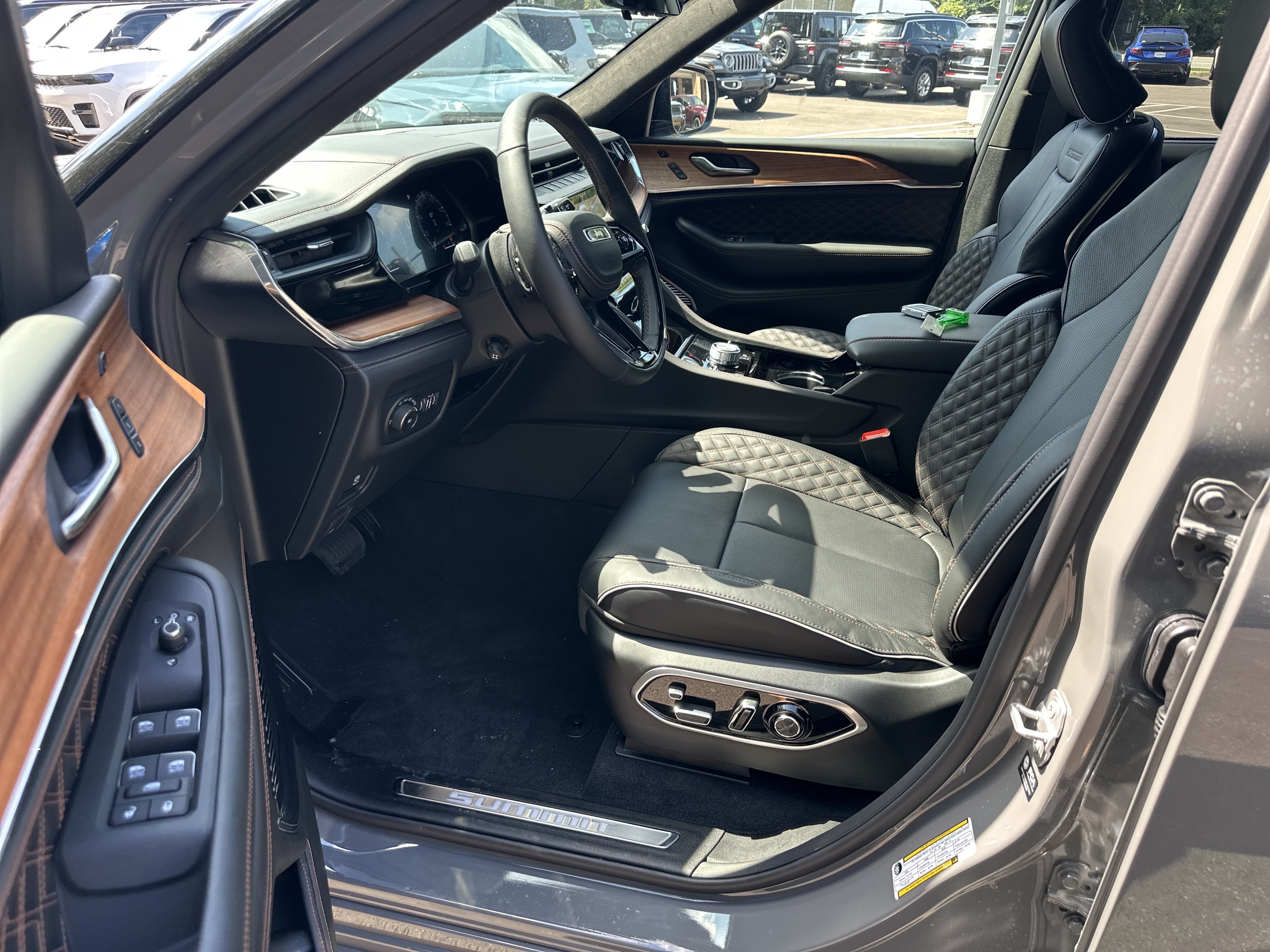 New 2027 Jeep Grand Cherokee Summit AWD/4WD image 28