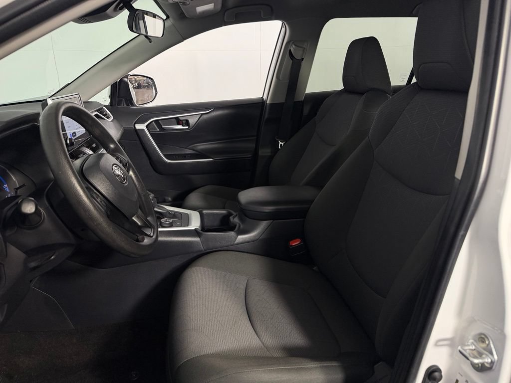 Used 2025 Toyota RAV4 XLE AWD/4WD image 20