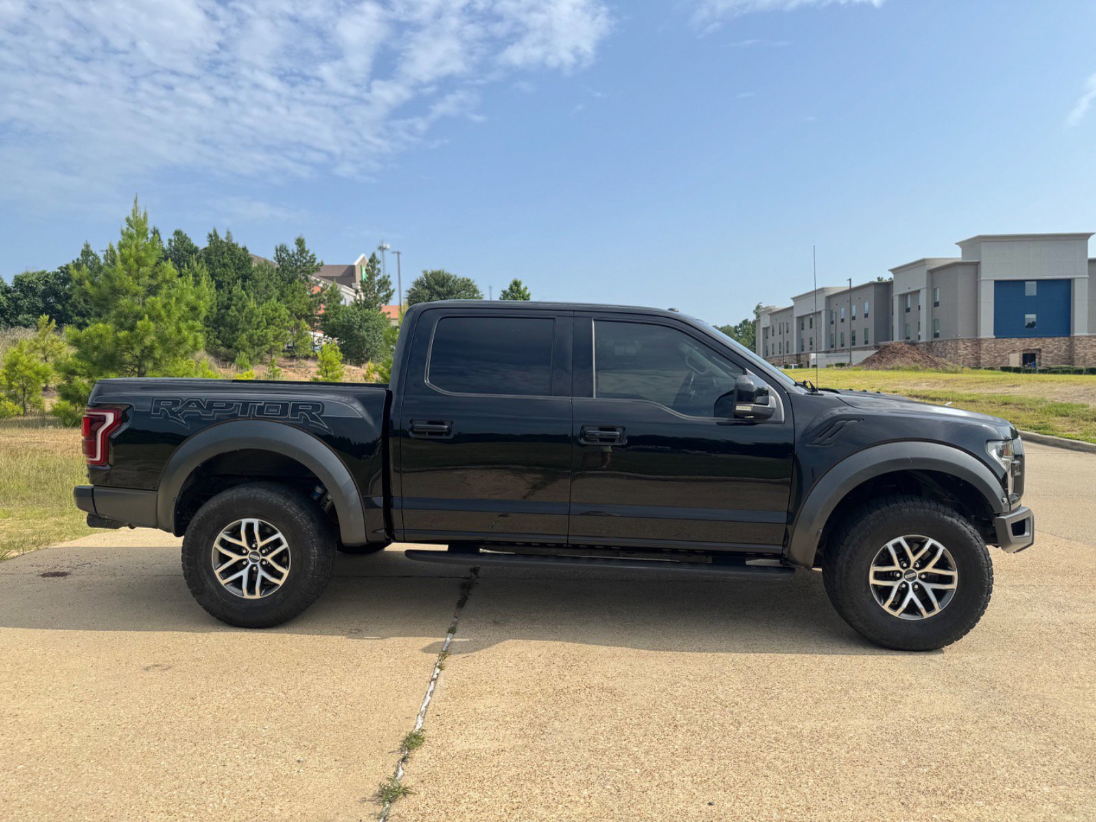 Used 2018 Ford F150 Raptor w/ Equipment Group 802A Luxury image 3