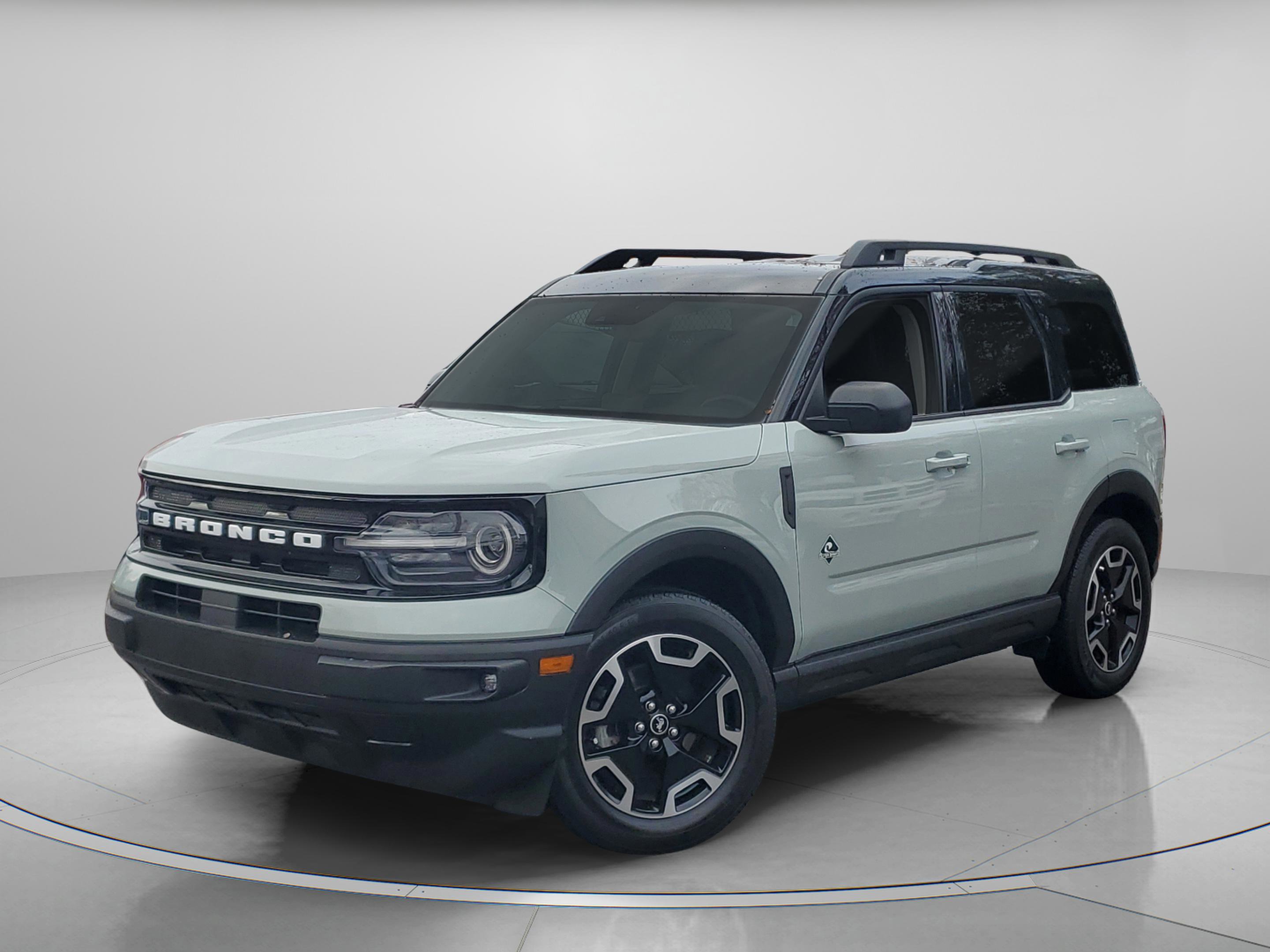 Used 2023 Ford Bronco Sport Outer Banks w/ Tech Package image 2