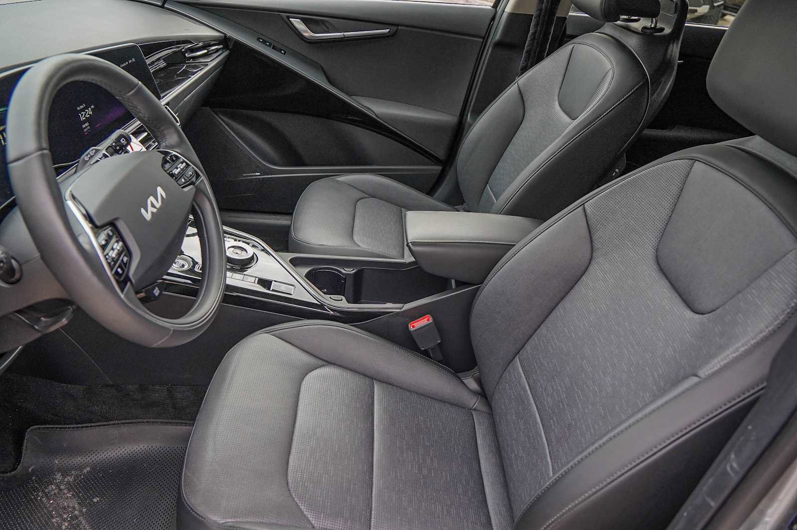 Certified 2024 Kia Niro SX Touring image 12