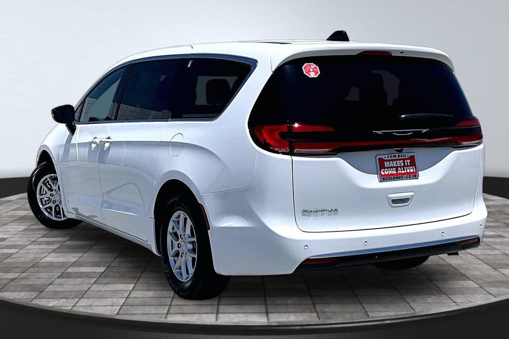 New 2027 Chrysler Pacifica Select FWD image 22