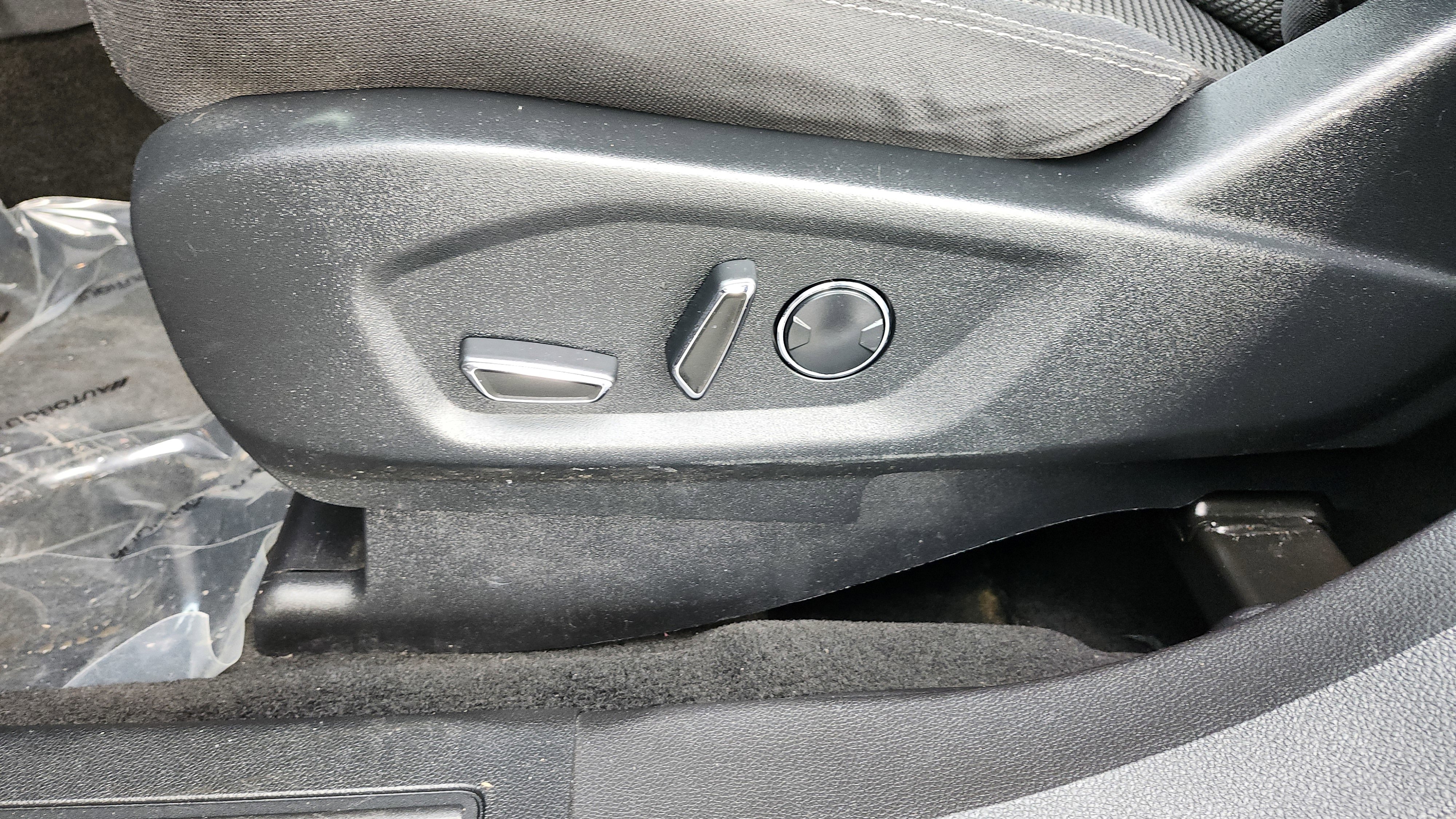 Used 2018 Ford Explorer XLT w/ Equipment Group 201A image 26