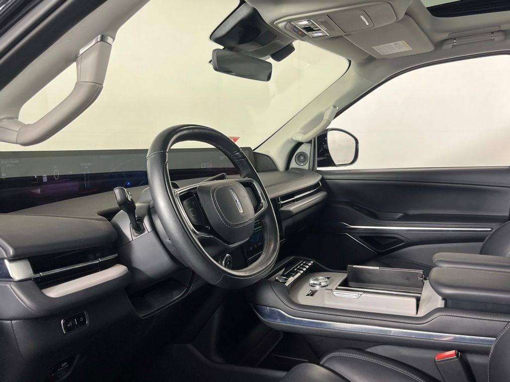 Used 2025 Lincoln Navigator L Reserve image 23