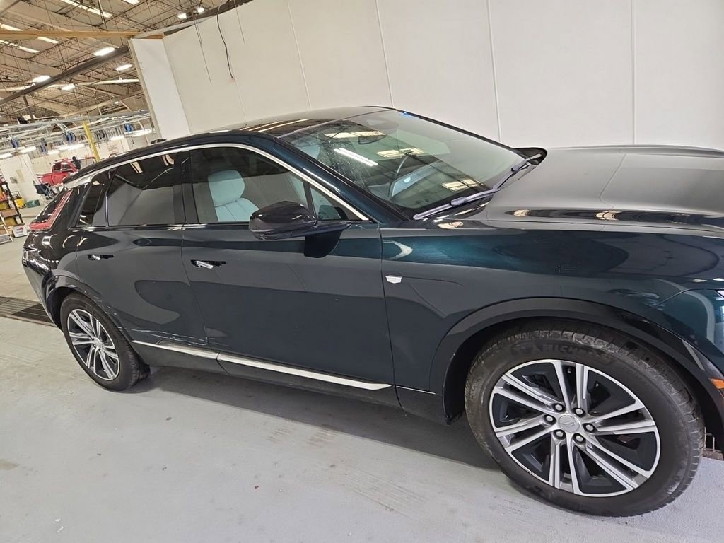 Used 2024 Cadillac Lyriq Luxury RWD image 3