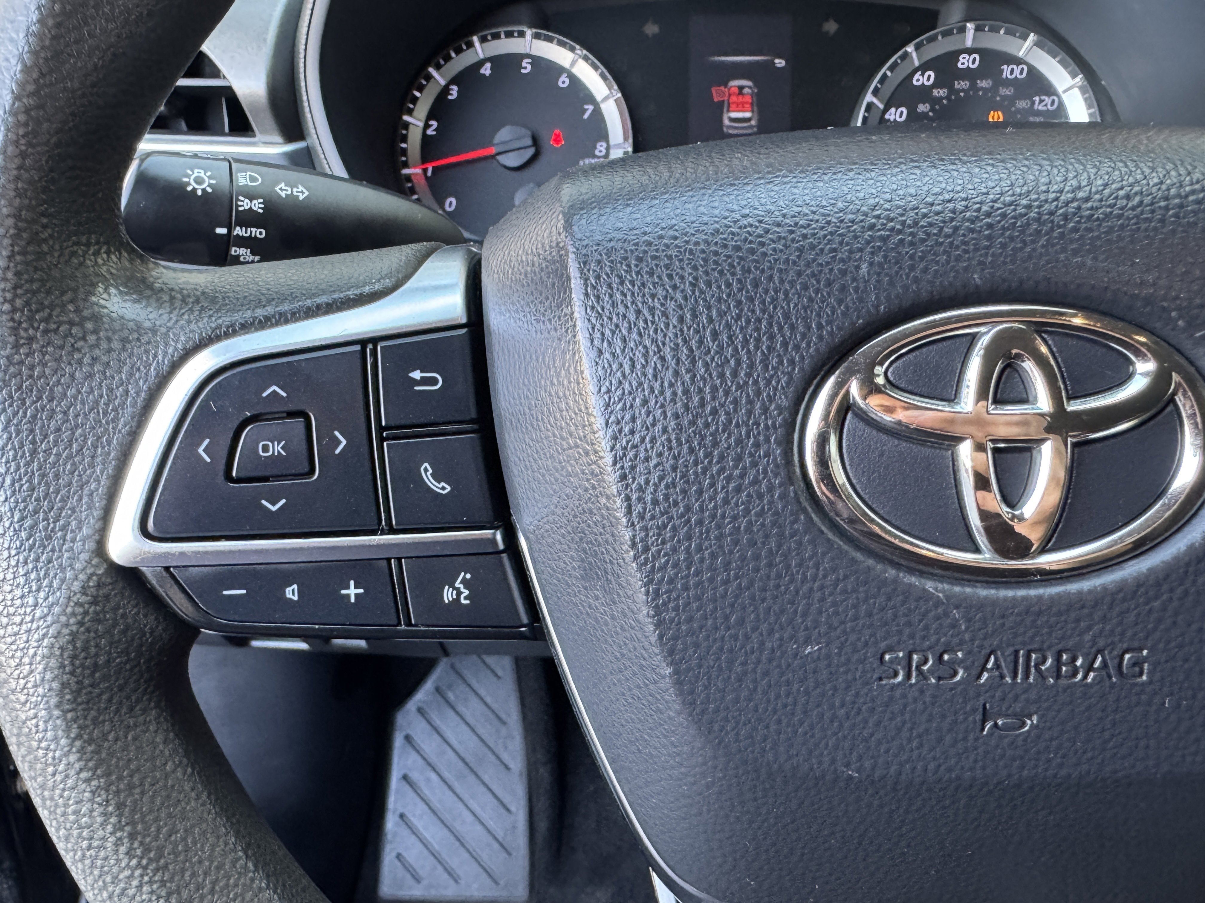 Used 2020 Toyota Highlander L image 17