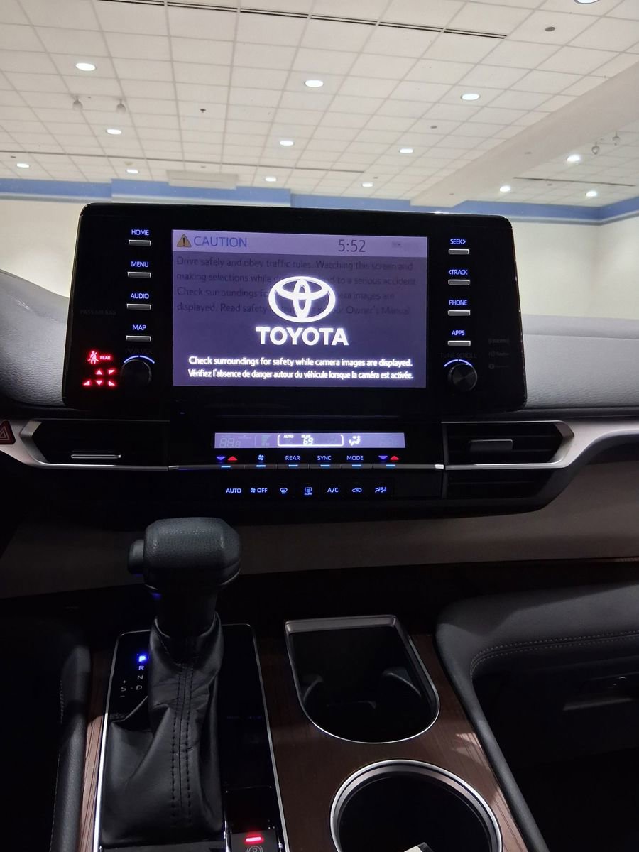 Used 2022 Toyota Sienna LE image 16