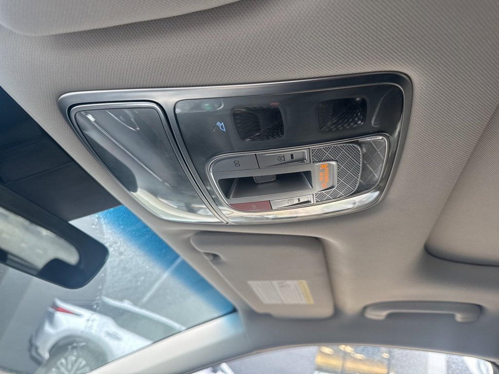 Used 2022 Genesis GV70 2.5T w/ Select Package image 10