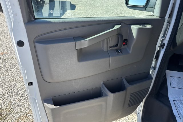 Used 2019 Chevrolet Express 2500 RWD image 18