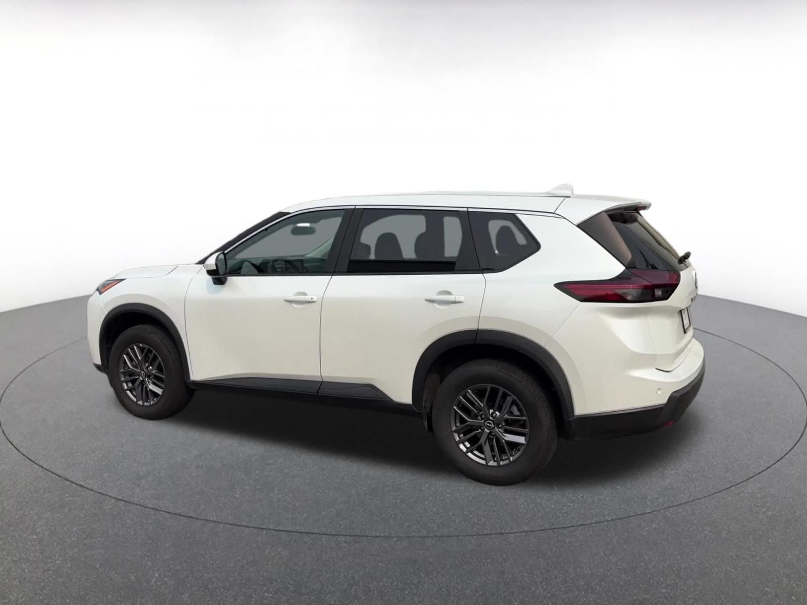 Used 2026 Nissan Rogue SV AWD/4WD image 10