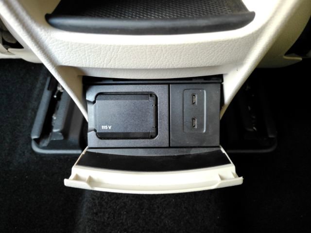 Used 2022 Mercedes-Benz EQB 300 4MATIC image 31