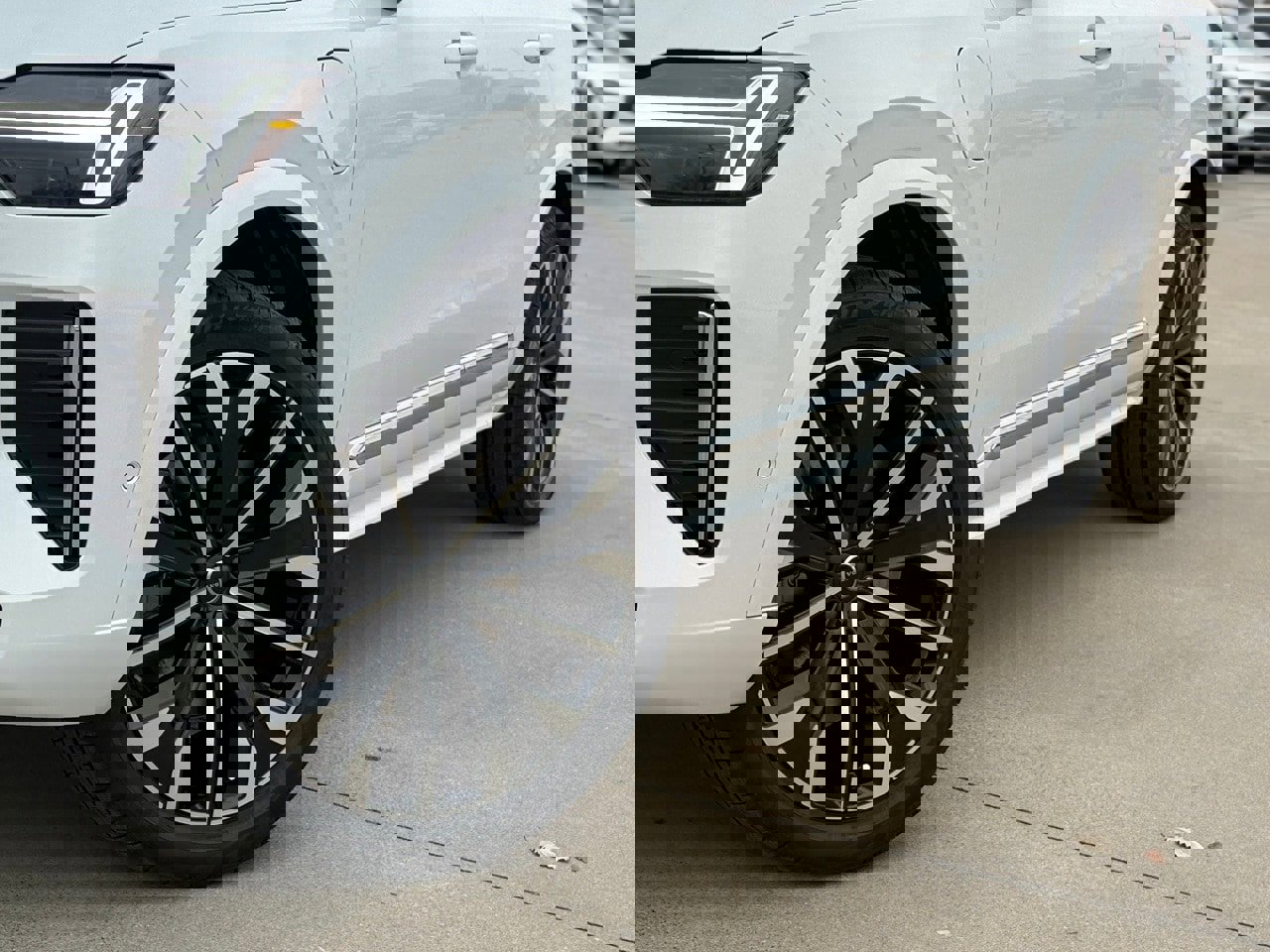 New 2026 Volvo XC90 T8 Plus image 10